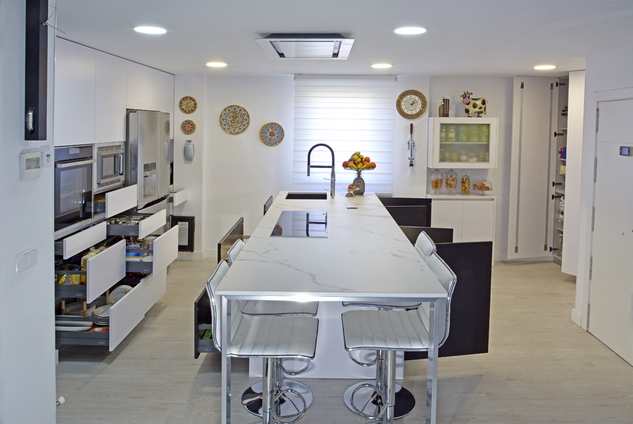 DISTRIBUCIÓN COCINA cocina blanca a medida