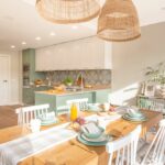 cocina verde mint y madera