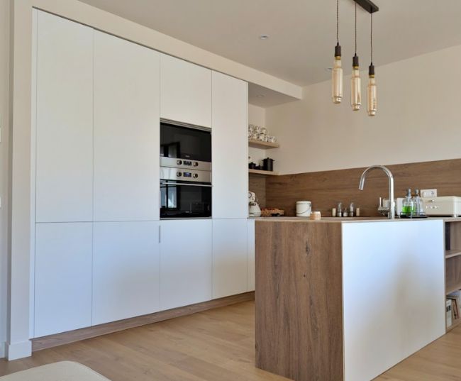 PROYECTOS cocina en blanco y madera