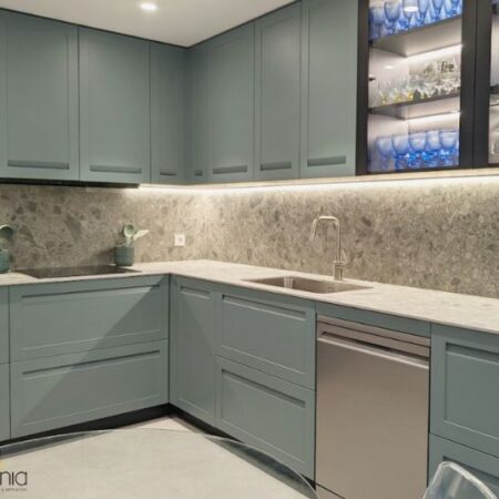 PROYECTOS cocina con mobiliario en verde