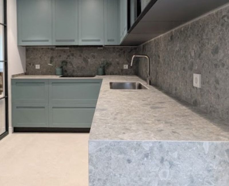 cocina en mobiliario en verde HOME