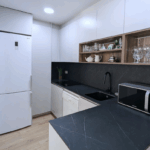 cocina pequeña con península