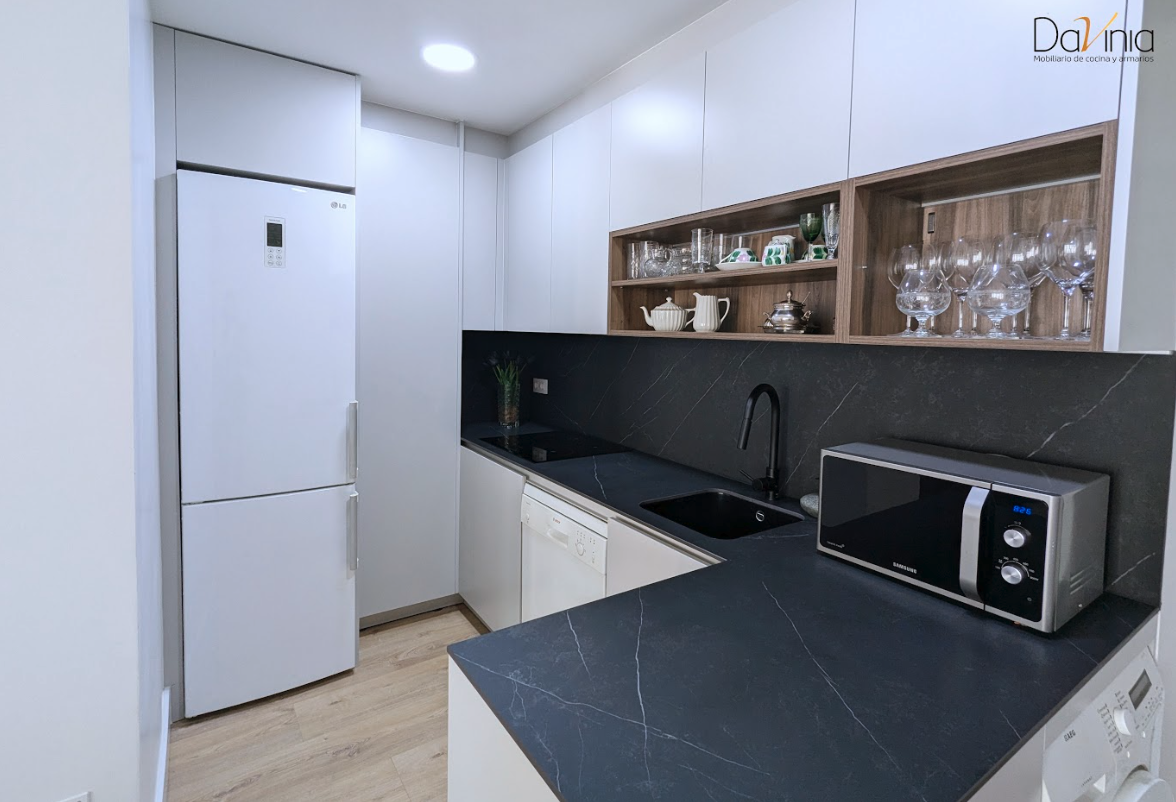 cocina pequeña con península