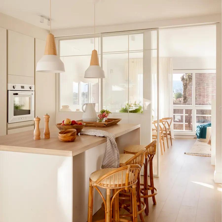 cocina con isla pequeña