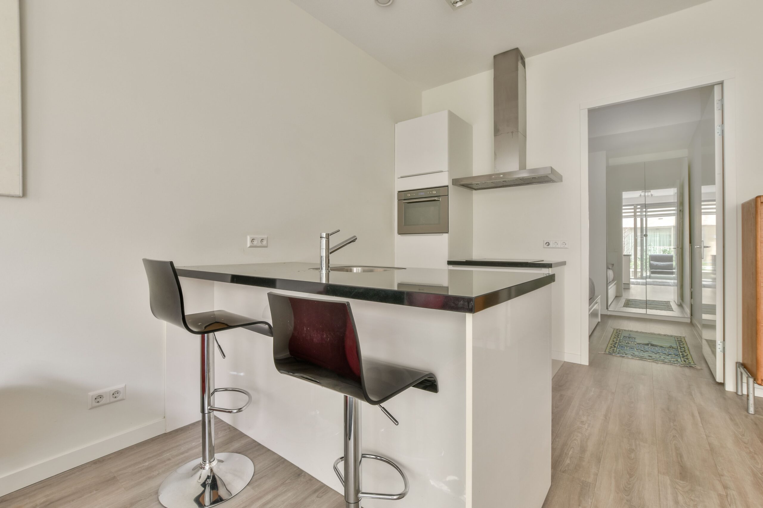 cocina con isla pequeña