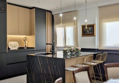 cocina en gris y madera